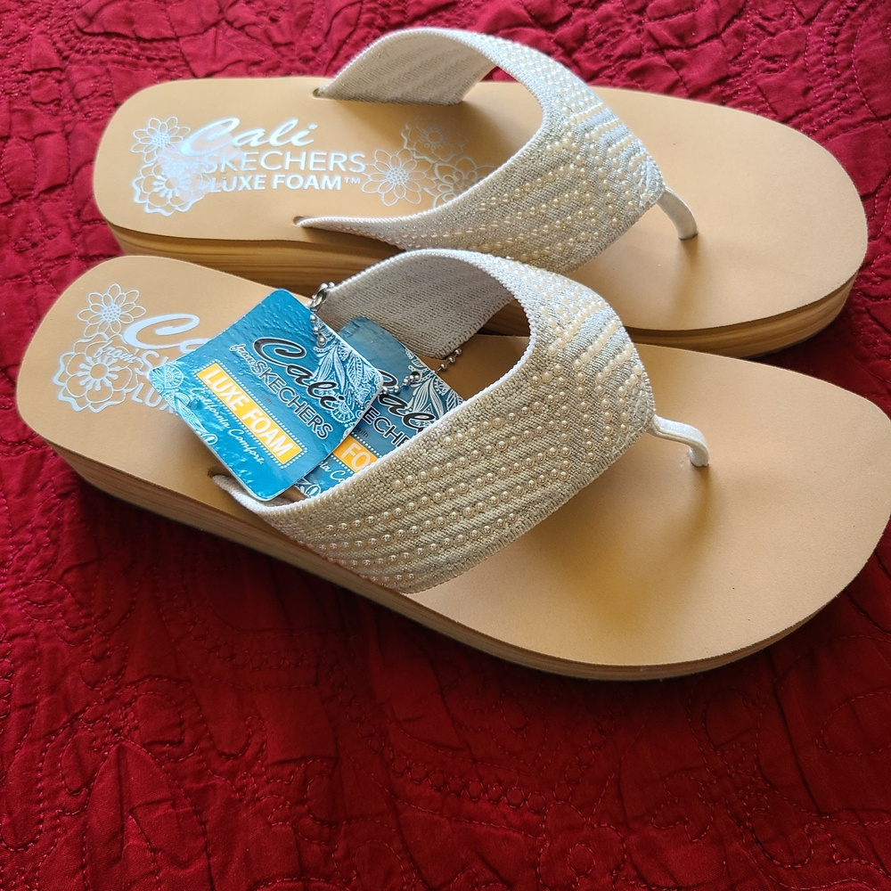 Skechers Women's Cream and White Sandals